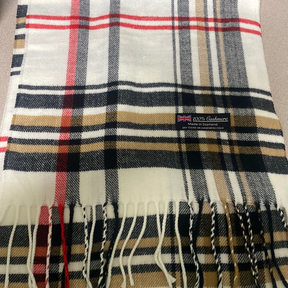 100% Cashmere Scarf.